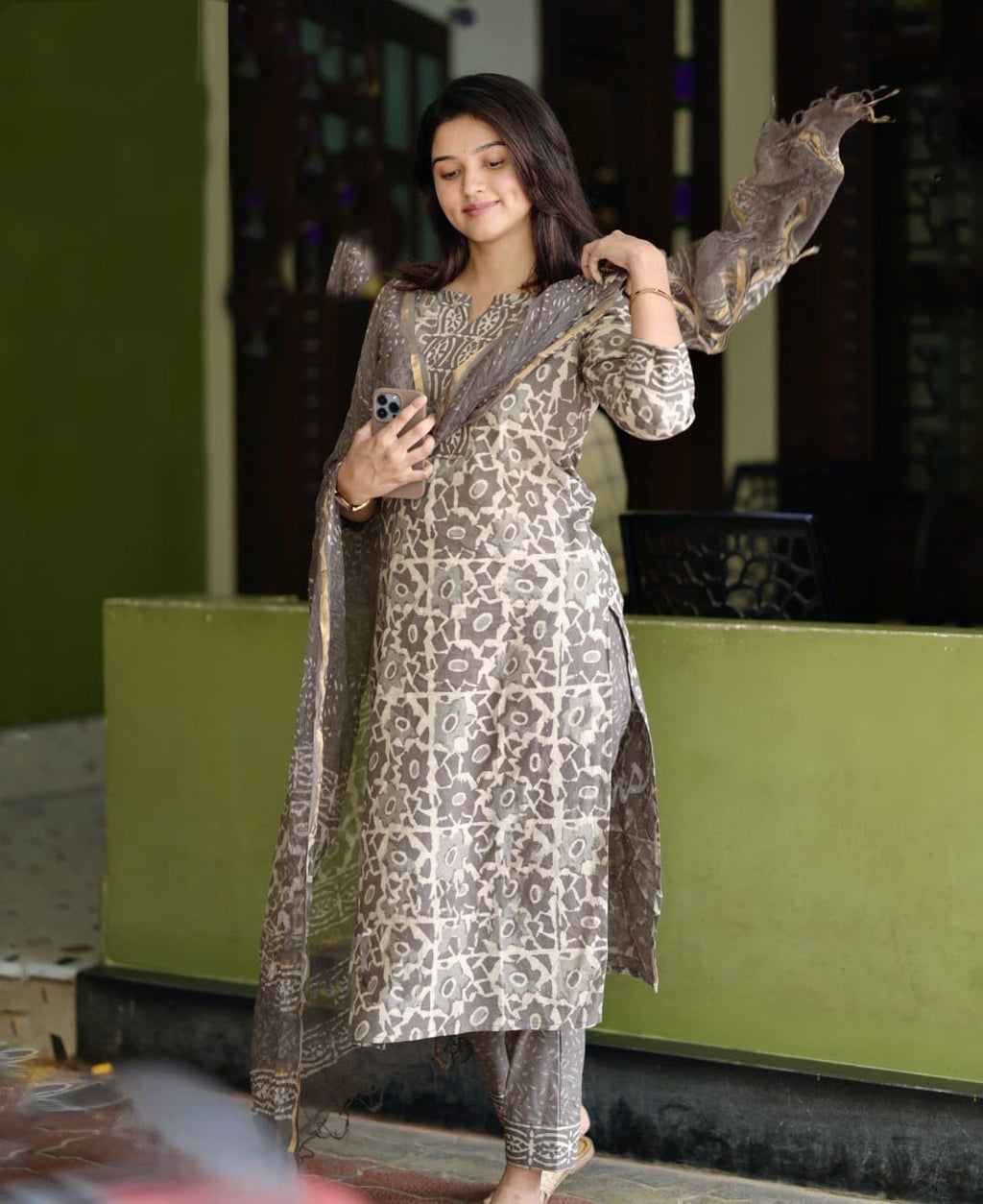 KLOSIA Women's Printed Straight Kurta and Pant with Dupatta Set