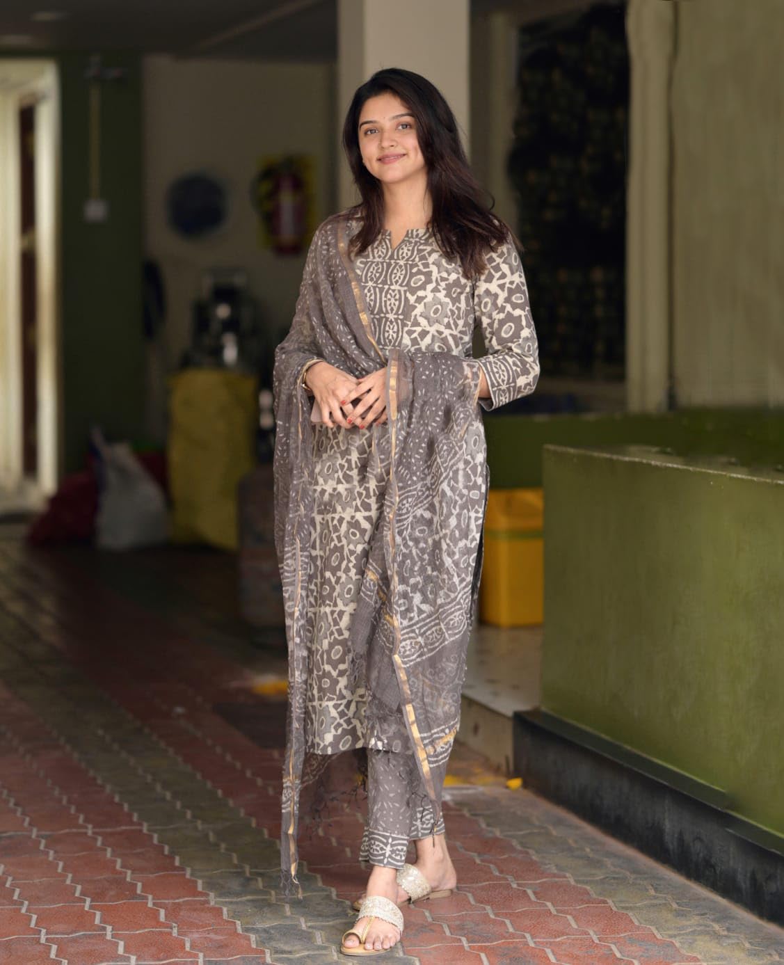 KLOSIA Women's Printed Straight Kurta and Pant with Dupatta Set