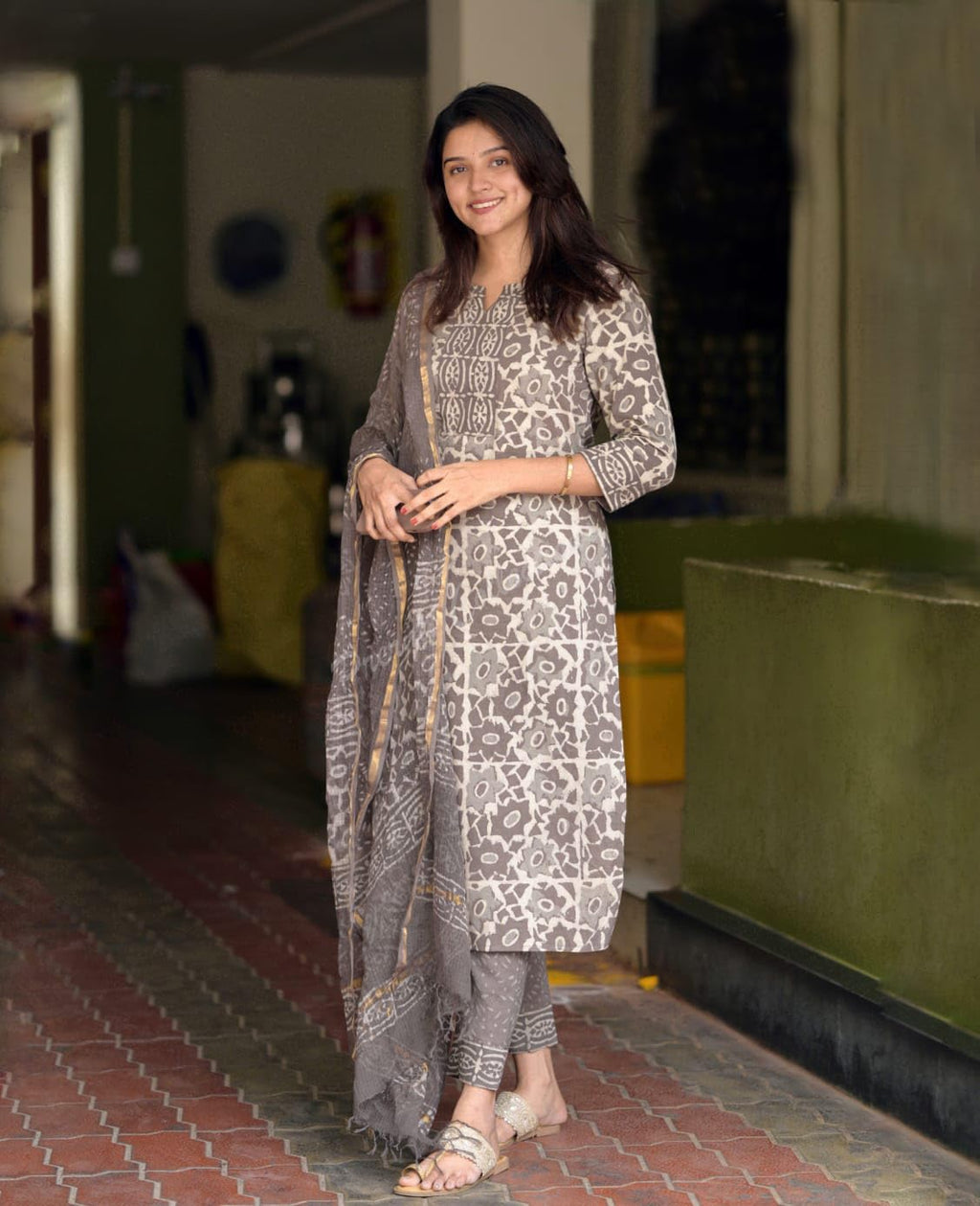 KLOSIA Women's Printed Straight Kurta and Pant with Dupatta Set